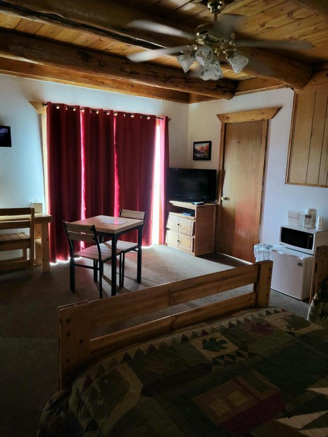 Duck Lake Lodge Babb Екстер'єр фото