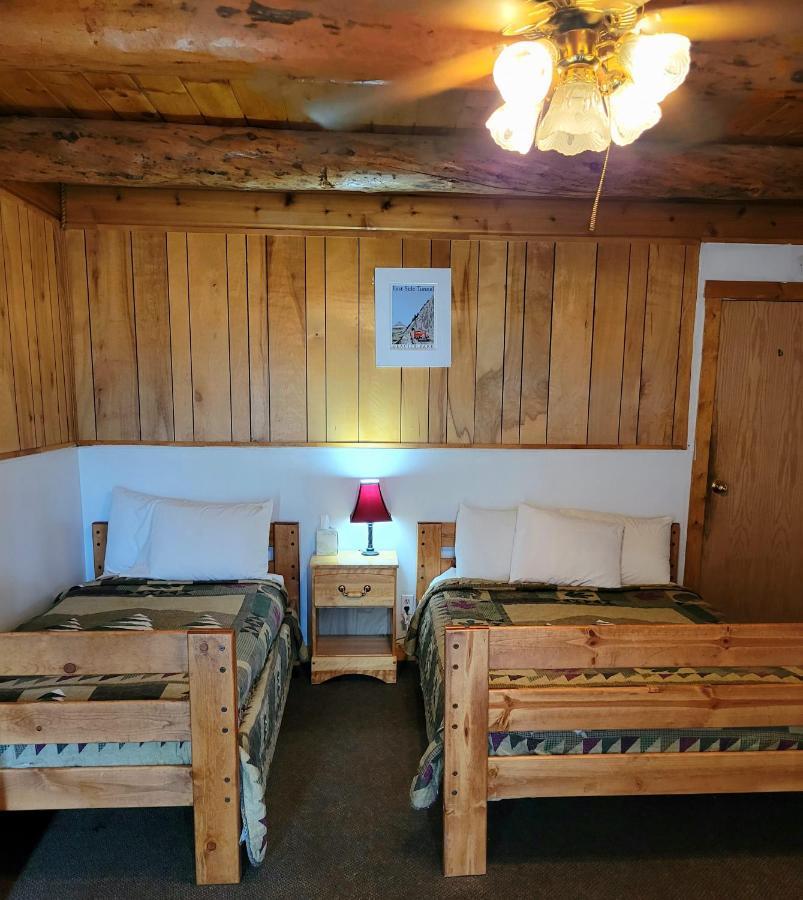 Duck Lake Lodge Babb Екстер'єр фото