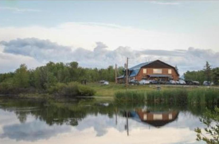 Duck Lake Lodge Babb Екстер'єр фото