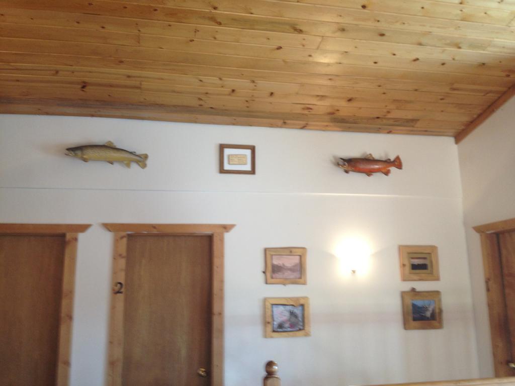 Duck Lake Lodge Babb Екстер'єр фото