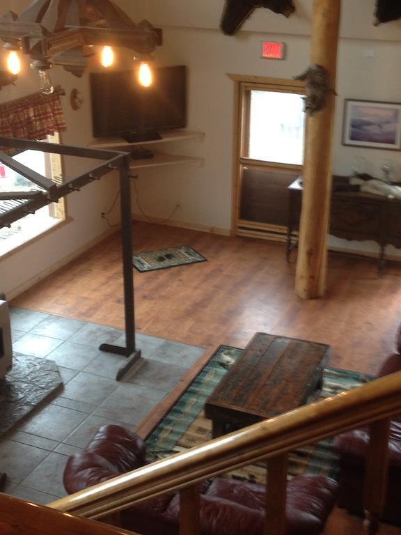 Duck Lake Lodge Babb Екстер'єр фото